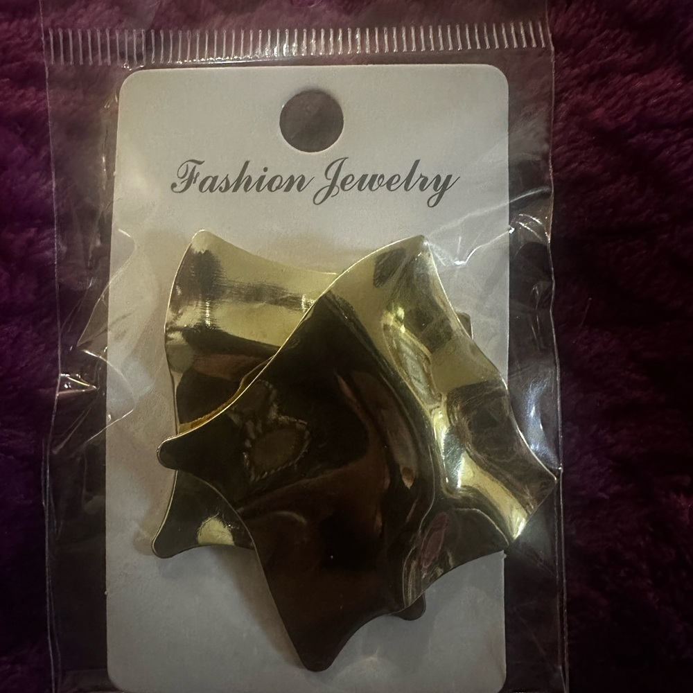 Luxurious Gold Maple Leaf Earrings